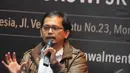 Seorang pembicara dalam diskusi "Pengawasan Publik Terhadap Kinerja Kabinet Kerja Jokowi-JK" menjelaskan pemaparannya, Jakarta, Rabu (12/11/2014)(Liputan6.com/Herman Zakharia)