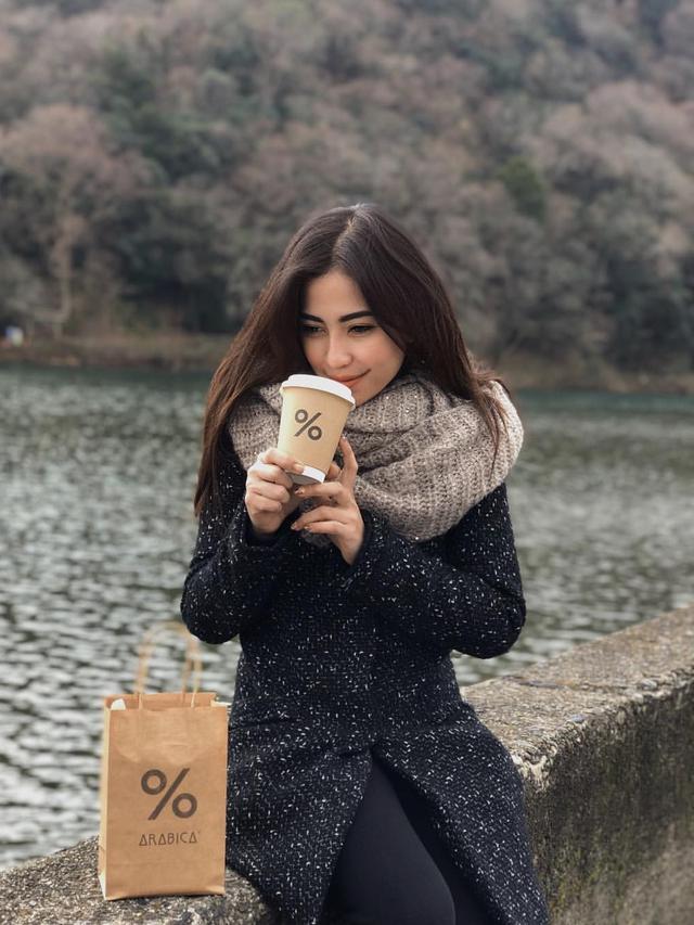 7 Pesona Hana Kartika, Istri Enji Baskoro yang Curi Perhatian