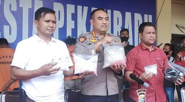 Konferensi pers pengungkapan narkoba jaringan Lapas di Polresta Pekanbaru.