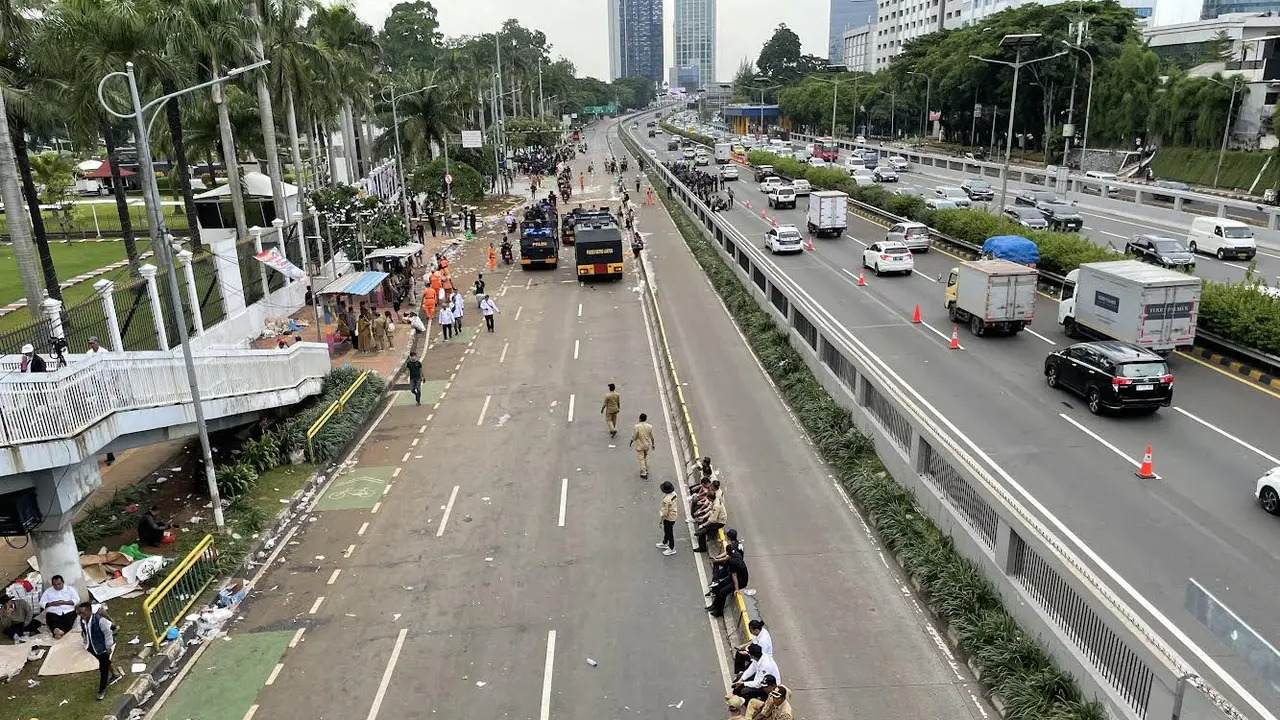 Massa demo Apdesi di Depan Gedung DPR membubarkan diri.