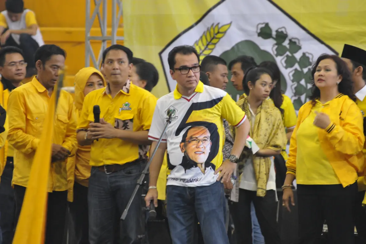 [FOTO] Aneka Ekspresi Jurkam Golkar Saat Kampanye di GOR Ciracas
