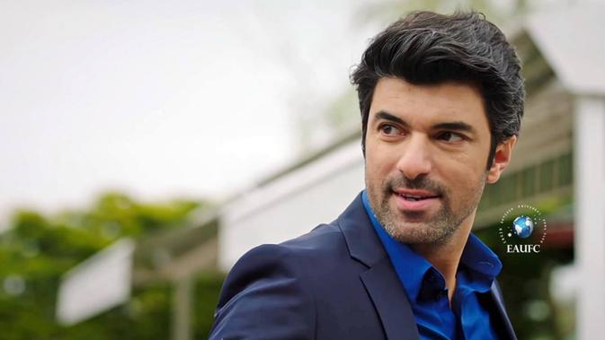 Borong Piala Si Tampan Engin Akyurek Main Di Serial Turki Baru Showbiz Liputan6 Com