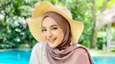 Nabila Ishma memang kerap mengenakan fashion dengan nuansa pastel yang selalu terlihat kekinian. Warna pastel mencerminkan jiwa muda yang penuh keceriaan. Hijab cokelat muda dipadu warna baju warna cream ini salah satunya. (Liputan6.com/IG/@nabilaishma)