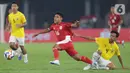 Intensitas serangan Indonesia pada babak kedua sedikit menurun, namun Garuda Muda tetap mendominasi permainan. (Liputan6.com/Helmi Fithriansyah)