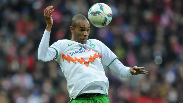 Foto: Mengagumkan, 5 Pemain Bek Tengah yang Pernah Catatkan Hat-trick
