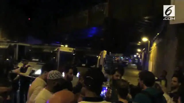 Sebuah Kendaraan Tabrak Pejalan Kaki Dekat Masjid London