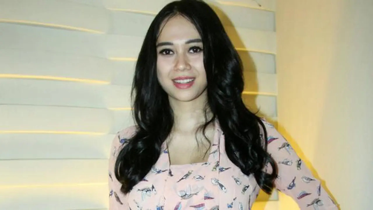 Tampil Berwajah Seram, Aura Kasih Masih Terlihat Cantik