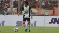 Syamsul Chairudin saat membela PSM Makassar pada Trofeo Persija di Stadion Utama Gelora Bung Karno, Jakarta. (Bola.com/Nicklas Hanoatubun)