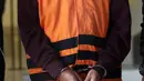 Tersangka kasus dugaan tindak pidana korupsi kerja sama pengolahan anoda logam pada tahun 2017, Dodi Martimbang sesaat sebelum rilis penetapan dan penahanan di Gedung Merah Putih Komisi Pemberantasan Korupsi (KPK) Jakarta, Selasa (17/1/2023). Guna kepentingan penyidikan, tersangka Dodi Martimbang ditahan KPK untuk 20 hari pertama, mulai tanggal 17 Januari 2023 s/d 5 Februari 2023 di Rutan Polres Metro Jakarta Timur. (Liputan6.com/Helmi Fithriansyah)