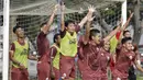 Pemain Persija Jakarta tampak ceria saat sesi latihan jelang laga Liga 1 di Lapangan ABC, Senayan, Jakarta, Sabtu (08/12). Persija akan berhadapan dengan Mitra Kukar. (Bola.com/M Iqbal Ichsan)