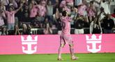 Penyerang Inter Miami asal Argentina, Lionel Messi, merayakan golnya dalam pertandingan playoff Major League Soccer (MLS) melawan Nashville SC di Chase Stadium, Fort Lauderdale, Florida, Amerika Serikat, pada 24 Oktober 2025 waktu setempat atau Sabtu (25/10/2025) pagi WIB. (Chandan Khanna/AFP)