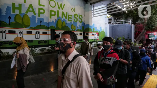 Suasana Jam Pulang Kantor Pekerja di Jakarta
