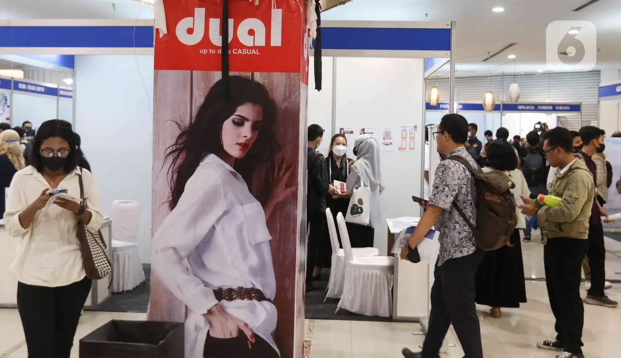 Suasana para pencari kerja di Jakarta Job Fair 2023. (Liputan6.com/Herman Zakharia)