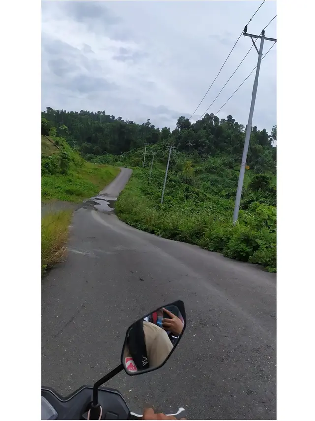 Demi Nonton Pengabdi Setan 2, Pasutri Ini Tempuh 80 Km Naik Motor hingga Kapal