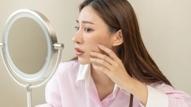 10 Perawatan Kulit Kering dan Sensitif yang Mudah Dilakukan Sehari-hari