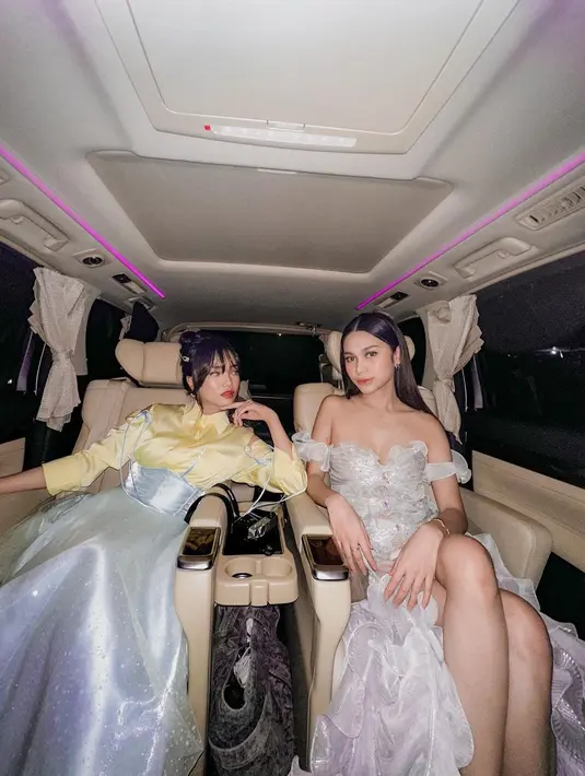 Di momen ini, Fuji dan Azizah tampil dengan gaya khas masing-masing yang begitu memukau.  [@fuji_an]