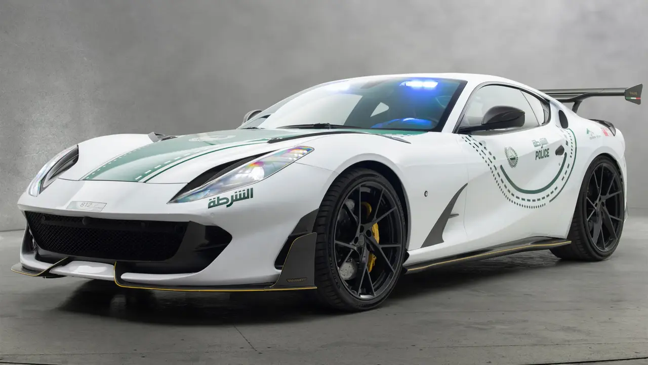 Tampilan Depan Ferrari 812 Superfast Mansory Polisi Dubai