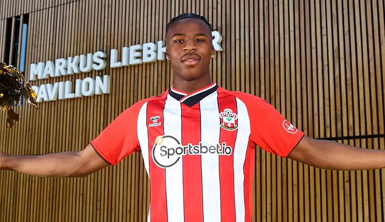 Armel Bella-Kotchap. Bek tengah Jerman berusia 20 tahun yang baru saja bergabung dengan Southampton pada awal musim 2022/2023 usai meninggalkan VfL Bochum ini berpeluang tampil di ajang Piala Dunia pertamanya di Qatar 2022 nanti. Musim ini ia langsung menjadi pilihan utama di sektor pertahanan The Saints. Saat ini ia telah mengoleksi 1 caps bersama Timnas Prancis saat diturunkan dalam ajang UEFA Nations League 2022 menghadapi Inggris (26/9/2022). (premierleague.com)