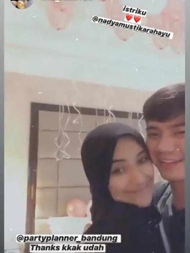 6 Momen Kemesraan Rizki D'Academy Bersama Nadya Mustika Usai Menikah