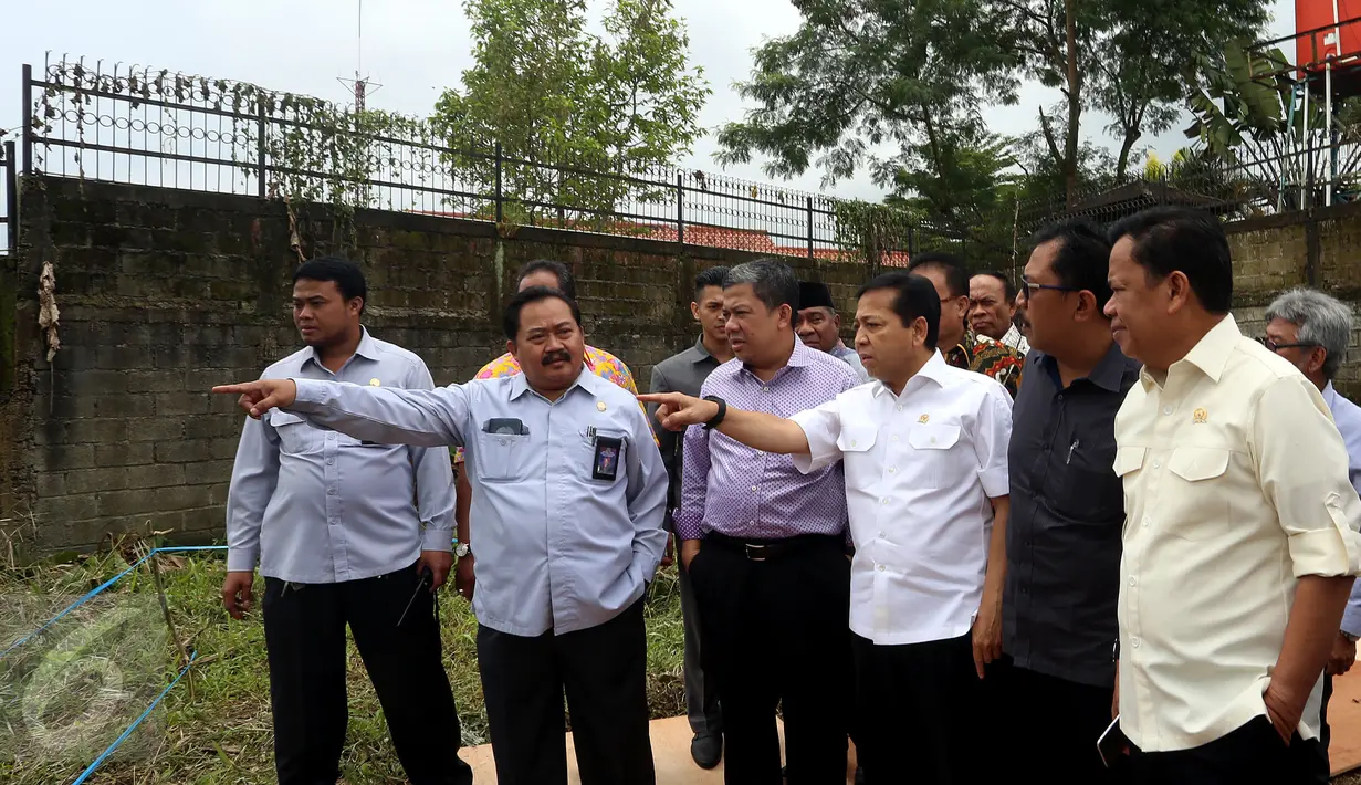 Ketua DPR RI, Setya Novanto dan Wakil Ketua DPR RI, Fahri Hamzah saat mengunjungi pembangunan gedung Pusdiklat Kesekjenan dan Badan Keahlian DPR RI di Wisma Griya Sabha DPR, Kopo, Bogor, Senin (4/4). (Liputan6.com/Johan Tallo)
