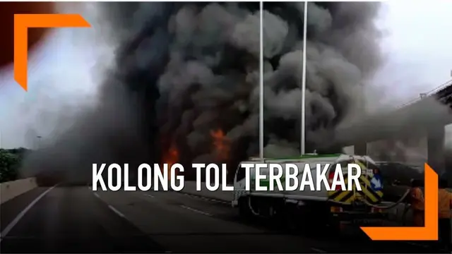 Kebakaran melanda kolong tol Pluit hari Sabtu pagi. Api berkobar besar hingga mengganggu arus lalu lintas menuju Bandara Soekarno Hatta dan Tanjung Priok.