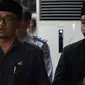Bonie Nugraha Permana (47) mengucapkan sumpah jabatan sebagai Pegawai Negeri Sipil (PNS) di lingkungan Pemerintahan Kota Bandung. Bonie turut didampingi Nanadang Sutardi, saksi pembacaan sumpah sekaligus pemuka penghayat kepercayaan. (Liputan6.com/Huyogo Simbolon)