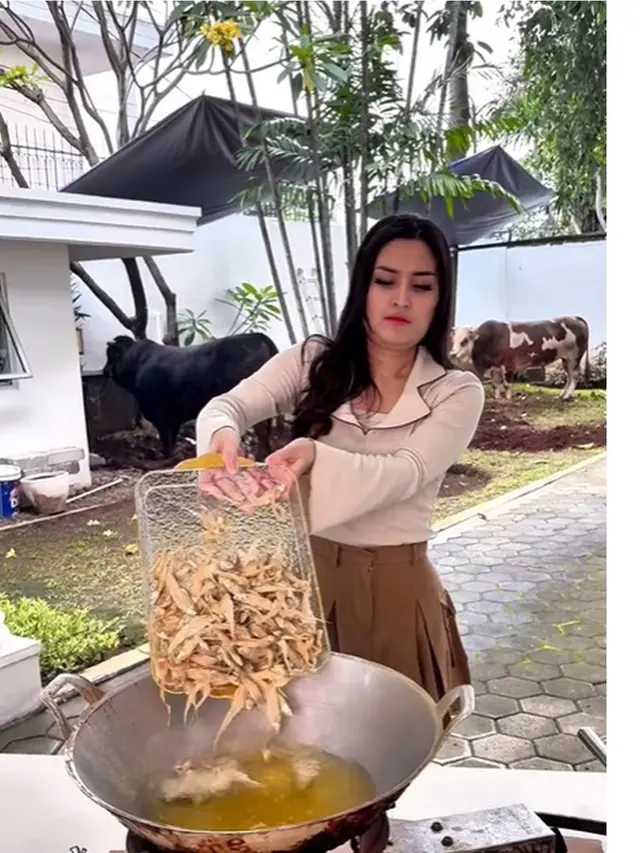 8 Potret Sudut Rumah Angbeen Rishi dan Adly Fairuz, Dapur Jadi Spot Favorit