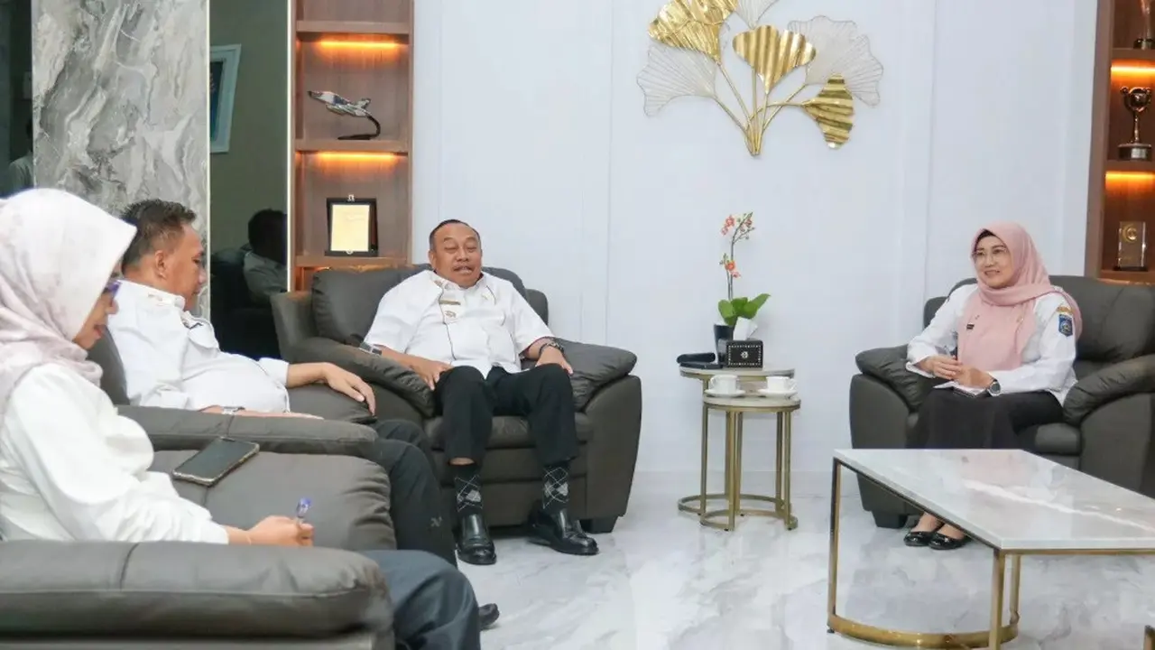 Penjabat Gubernur NTB, Drs. H. Lalu Gita Ariadi, M.Si memimpin rapat koordinasi sikapi kenaikan harga beras yang terjadi di Provinsi NTB