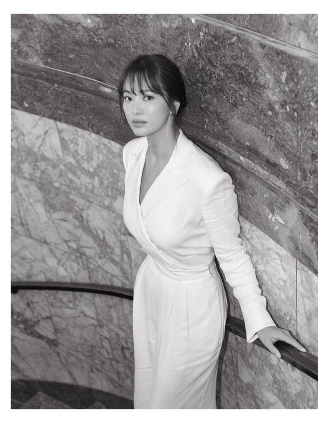 Pesona Song Hye Kyo Hadiri New York Fashion Week 2019 (sumber: weibo/ralph_lauren)