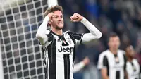 4. Daniele Rugani  (Juventus) – Sebenarnya, Juventus memiliki penerus Leonardo Bonucci dalam diri bek yang dibeli dari Empoli ini. Sang pelatih, Massimiliano Allegri, juga kerap memuji penampilan Bek berusia 22 tahun tersebut. (EPA/Di Marco)