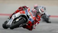 Pebalap Ducati, Jorge Lorenzo, belum sekalipun naik podium pada MotoGP 2017. (EPA/Paul Buck)
