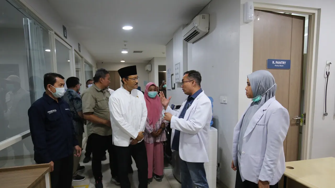 Kunjungan Mensos Gus Ipul di RS Makassar, Pastikan Pemulihan Korban Unjuk Rasa dan Serahkan Bantuan Kemanusiaan