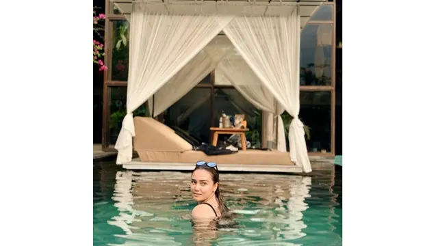 7 Pesona Feby Febiola yang Tetap Awet Muda di Usia 41 Tahun