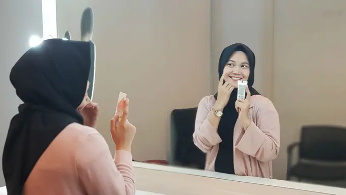 Fimela Mencoba Nameera, Skincare Untuk Sempurnakan Tampilan No Makeup Makeup Look