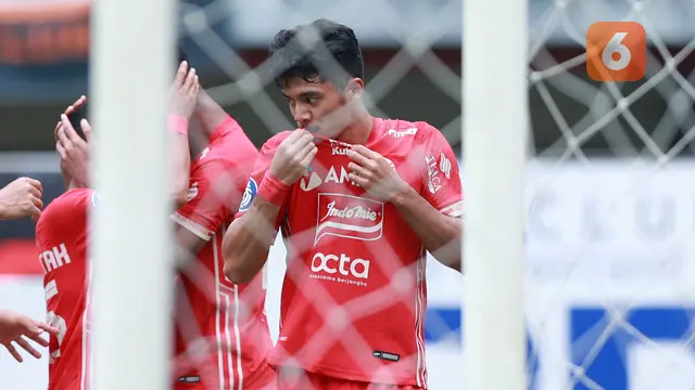 Foto: Aji Kusuma dan Abdulla Yusuf Helal Cetak Brace, Persija Terkam PSM untuk Rebut Puncak Klasemen BRI Liga 1