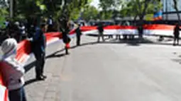 Aksi Arak-arakan Bendera Merah Putih