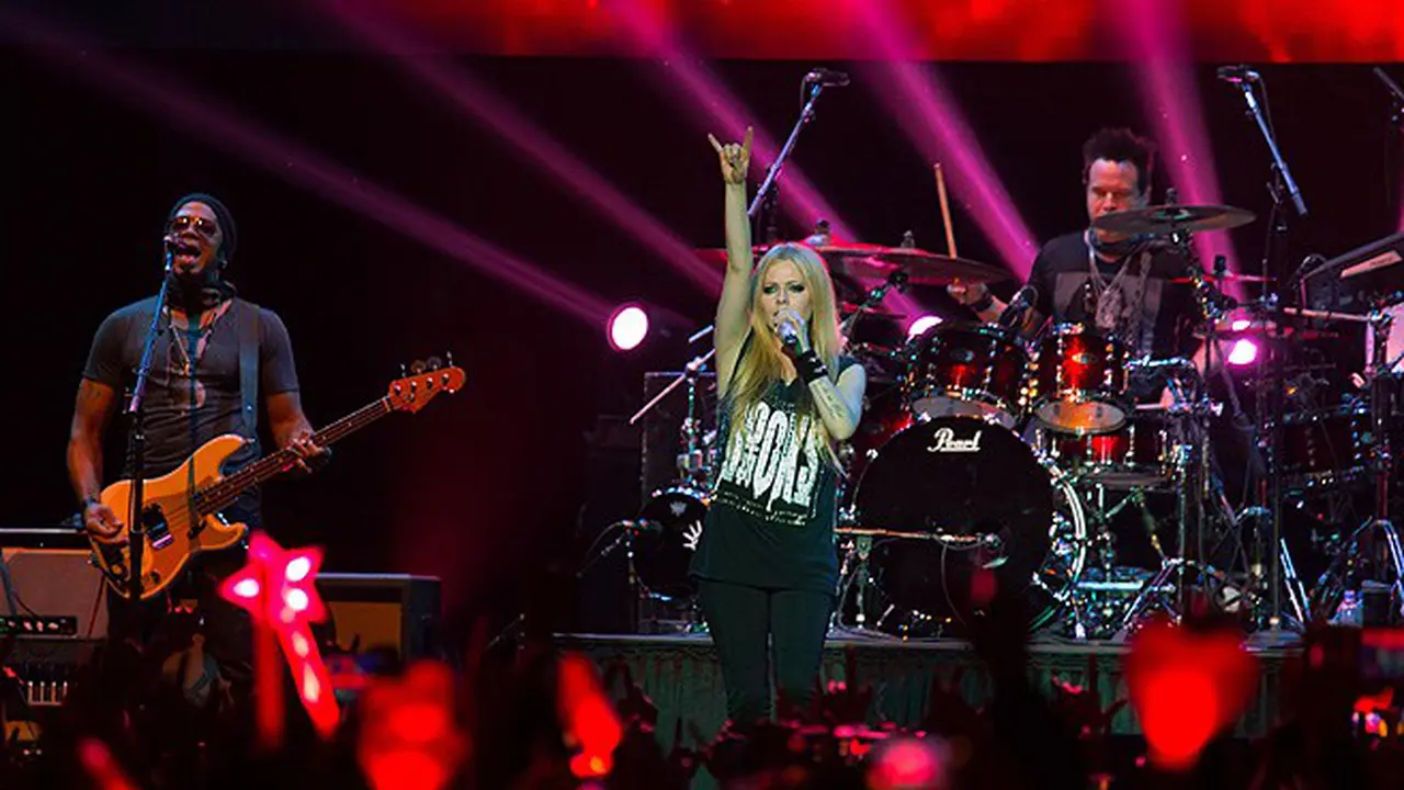 Avril Lavigne Unjuk Gigi di Jakarta dengan Aksi Menawan