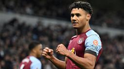Ollie Watkins, striker berusia 28 tahun yang kini tengah menjalani musim keempat bersama Aston Villa ini total telah mencetak 9 gol dan 10 assist dari 20 laga di Premier League 2023/2024. Bersama Timnas Inggris, ia telah mengoleksi 9 caps dengan torehan 3 gol sejak melakukan debut pada 25 Maret 2021. (AFP/Ben Stansall)
