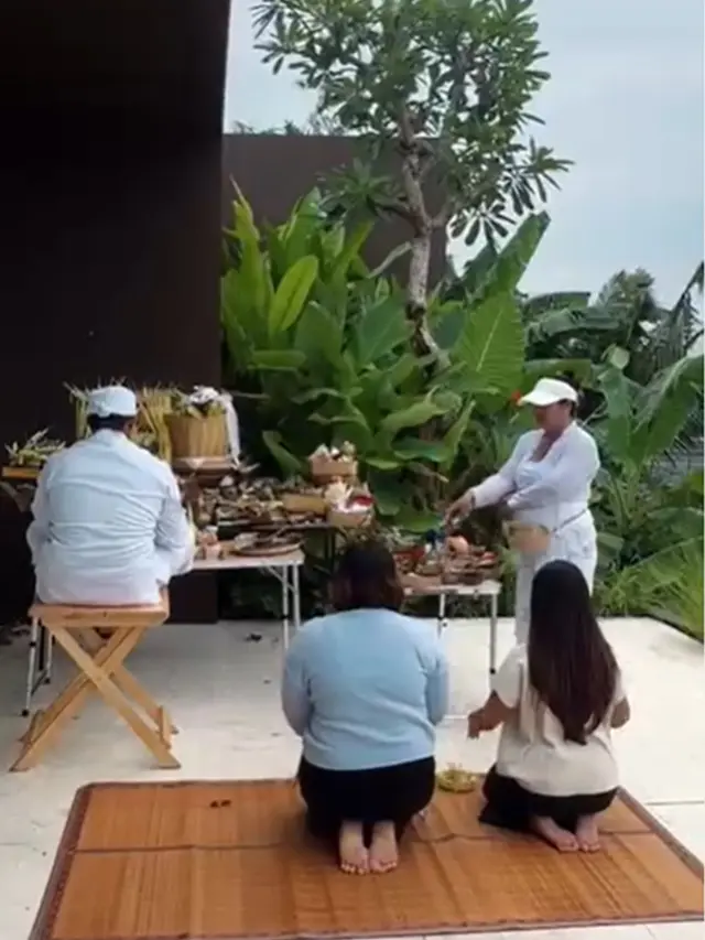 6 Potret Upacara Melaspas Vila Baru Fanny Ghassani di Bali, Intip Area Luarnya
