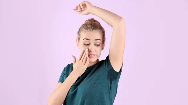 Kenali Kondisi Hiperhidrosis, Produksi Keringat Berlebihan yang Bikin Nggak Pede Saat Beraktivitas