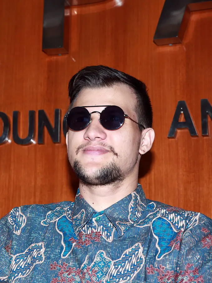 [Bintang] Stuart Collin