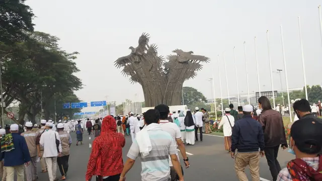 Suasana Bandara Soetta saat kedatangan Rizieq Shihab. (Liputan6.com/Pramita Tristiawati)