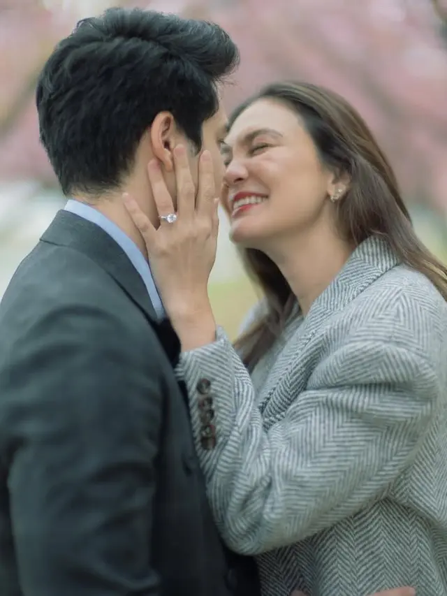 Potret Gaya Luna Maya saat Dilamar Maxime Bouttier. [@lunamaya]