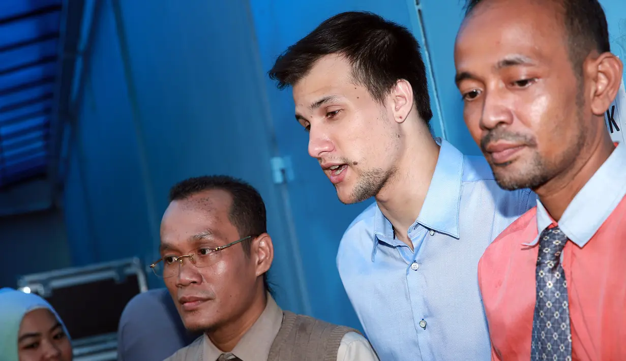 Sebagai seorang ayah, sudah kewajibannya untuk memberikan nafkah kepada anaknya meski hanya sedikit. (Deki Prayoga/Bintang.com)