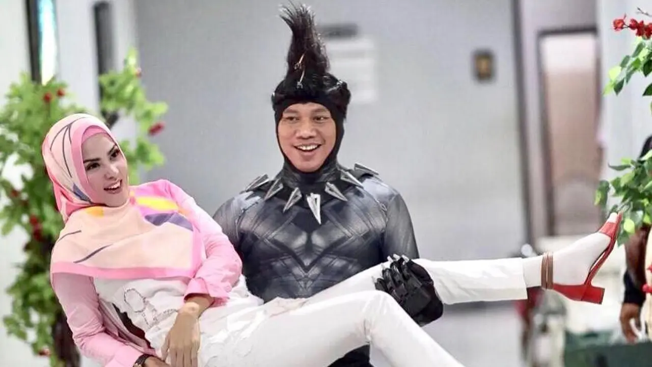 [Bintang] Vicky Prasetyo dan Angel Lelga