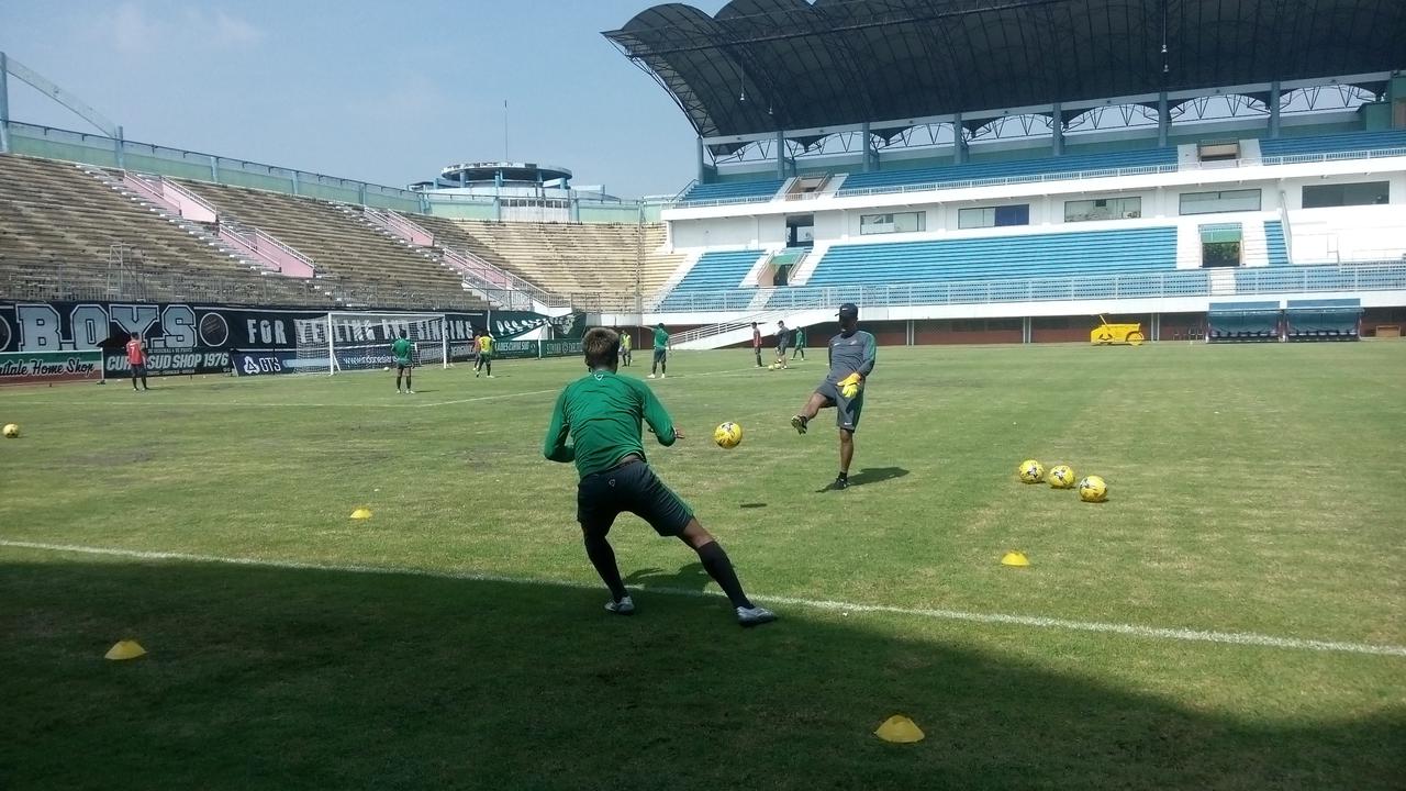 Tim nasional (Timnas) Indonesia berlatih di Stadion Maguwoharjo, Sleman