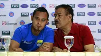 Kapten Persib Bandung Atep dan Manajer Umuh Muchtar (Liputan6.com / Yoppi Renato)