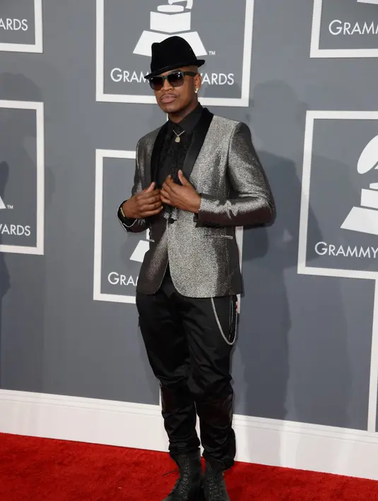 Foto hitam-putih tersebut menunjukkan keduanya terlihat bahagia sementara Ne-Yo memegang perut Crystal yang membesar. “Surprise!!!!!!!!!!!” tulisnya. (Bintang/EPA)