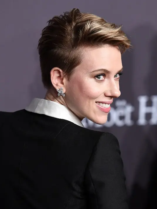 Scarlett Johansson dan Romain Dauriac dikabarkan bercerai setelah menjalani bahtera rumah tangga selama dua tahun dan memiliki seorang anak bernama Rose Dorothy yang kini juga berusia dua tahun. (AFP/Bintang.com)