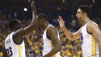 Ekspresi para pemain Golden State Warriors (kiri ke kanan) Draymond Green, Kevin Durant dan Zaza Pachulia usai mengalahkan Utah Jazz. (Getty Images/AFP/Ezra Shaw).